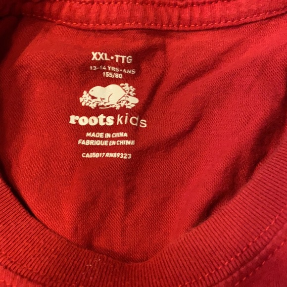 Roots Canada T-Shirt Bundle. Boys Large (Gray) and XXL (Red) - Picture 7 of 7